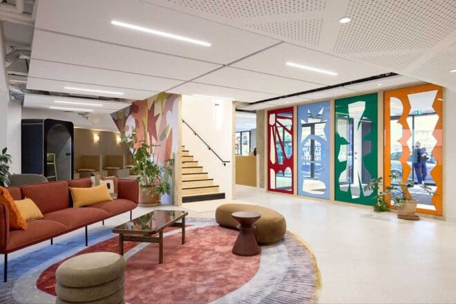 Table Inouï dans les espaces communs dans l’entrée de Morning Boulogne