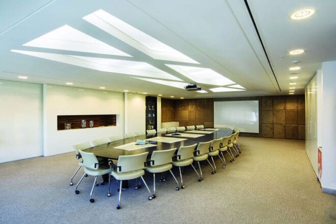 Salle réunion plafond étoilé