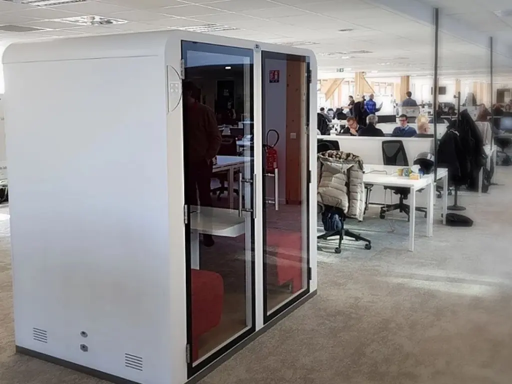 Une cabine acoustique duo de SBS dans un open space