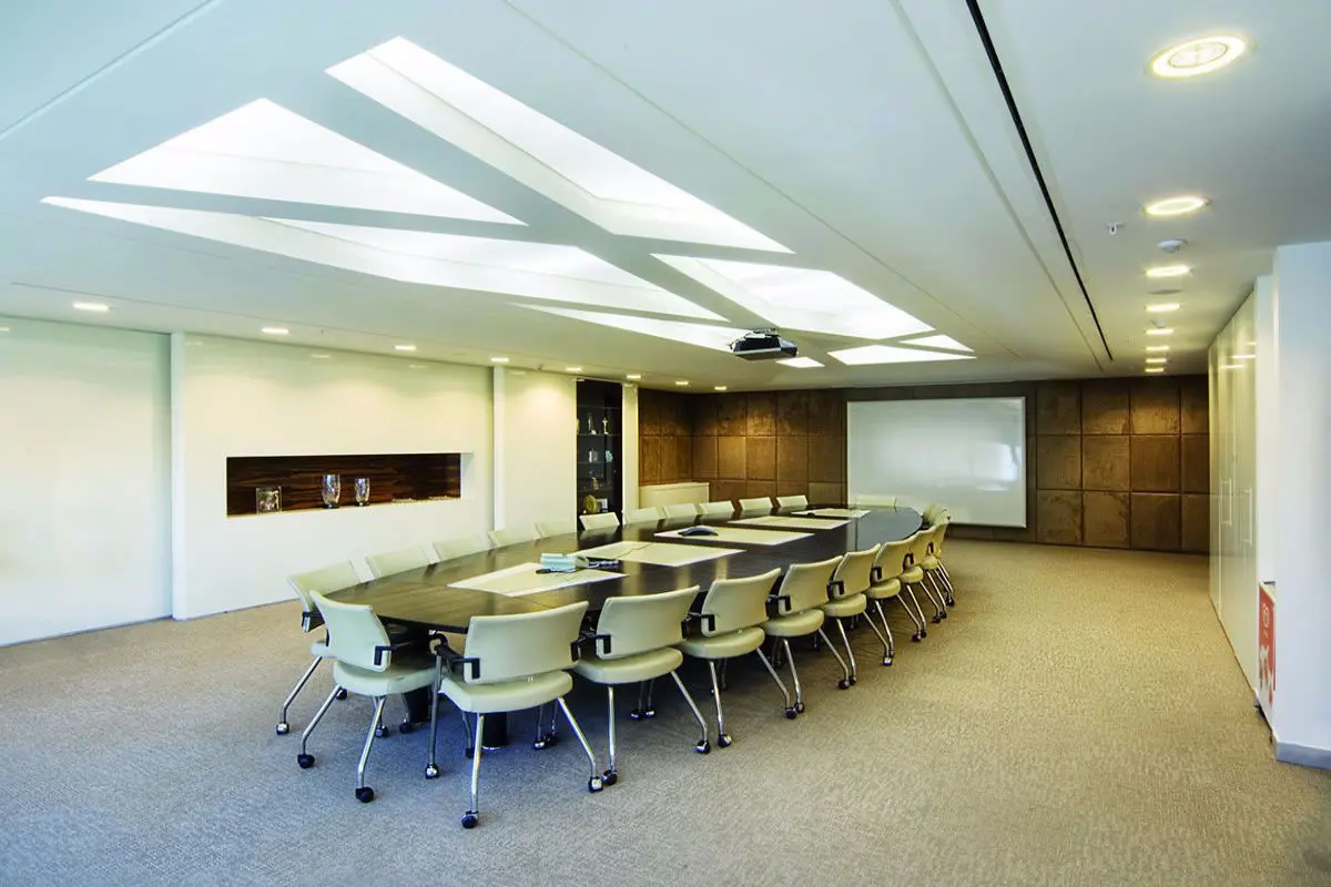 Salle réunion plafond étoilé