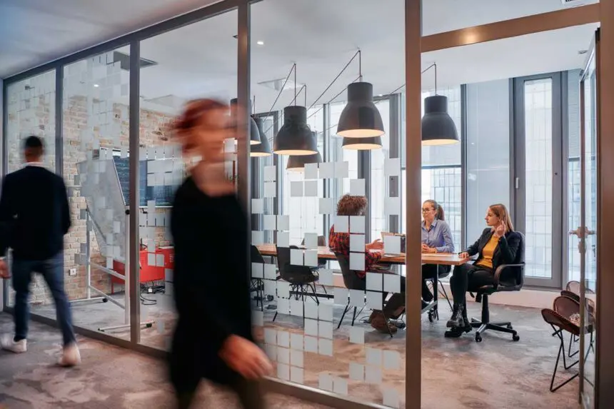 Salle de réunion dans un espace de travail partagé