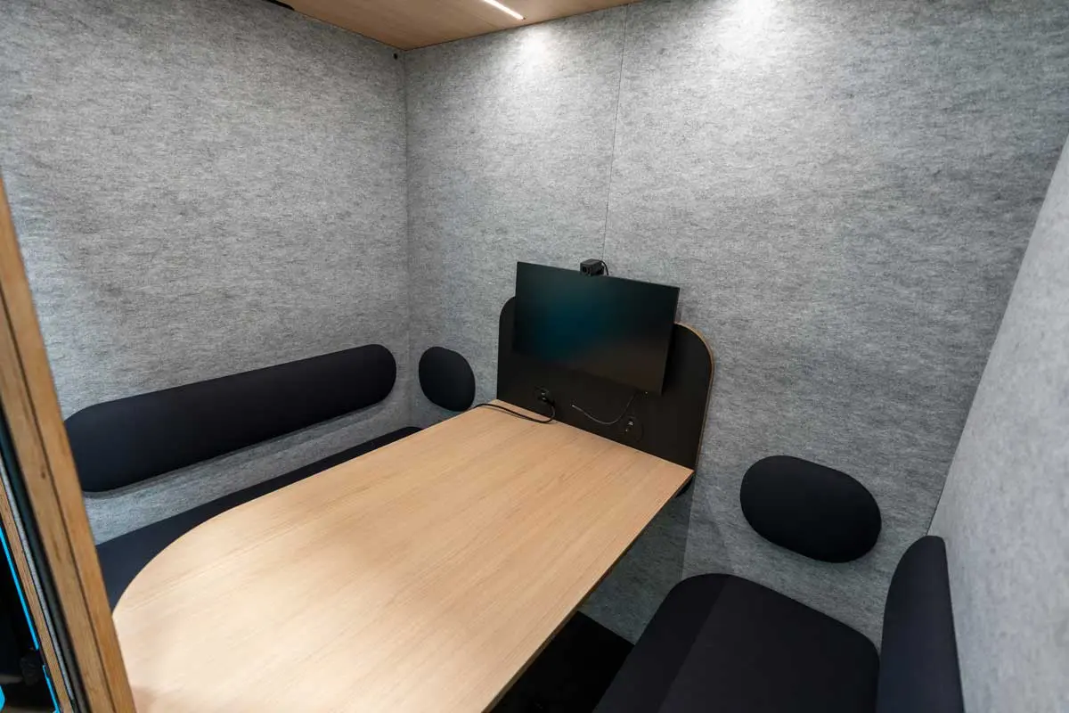Intérieur d'une cabine acoustique Work with Island